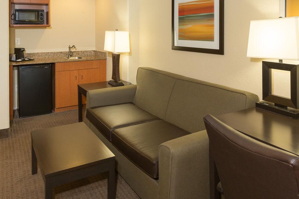 Holiday Express & South East - Medical Center Area By Ihg Hotel 2*