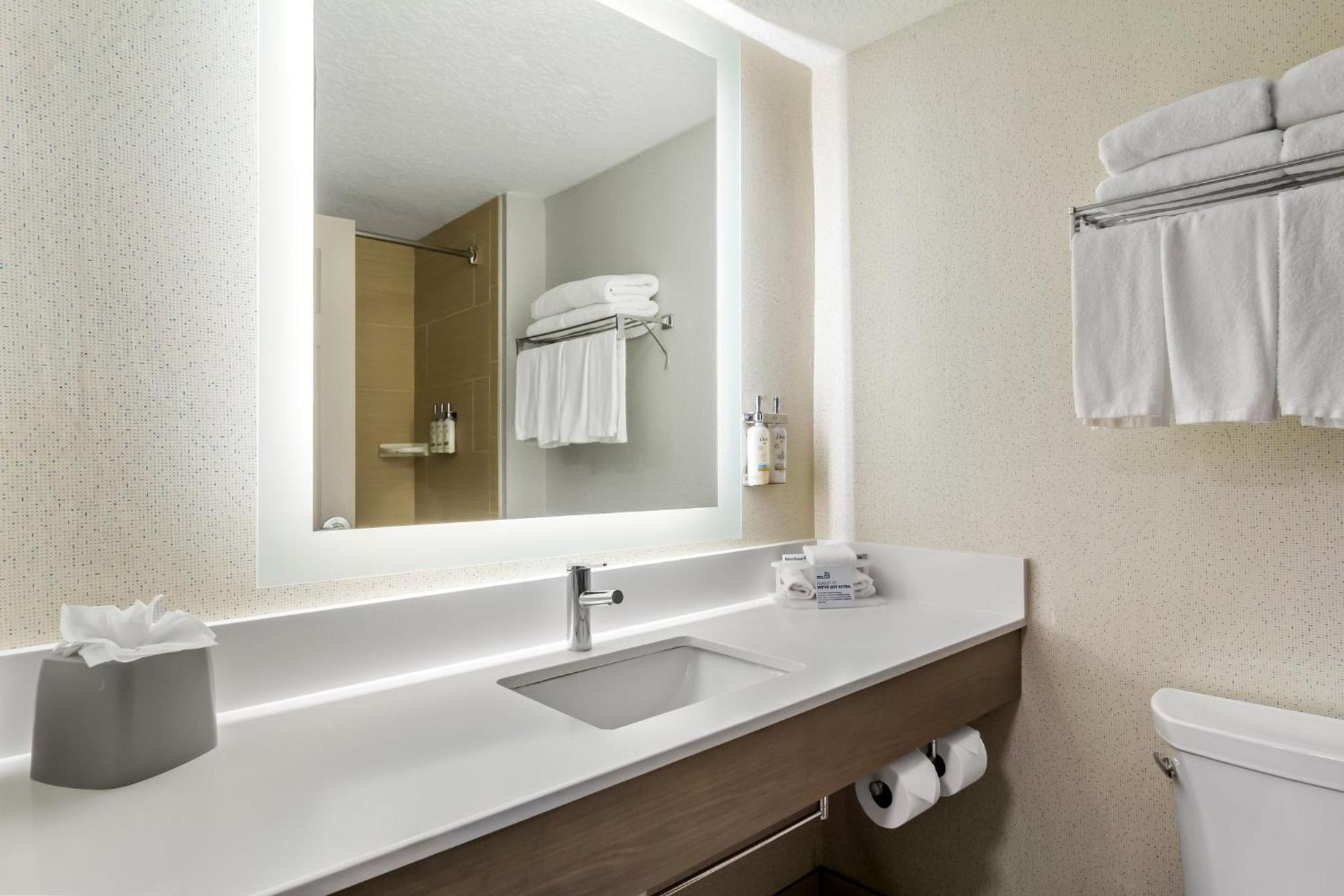 Express & South East - Medical Center Area By Ihg Hotel 2*