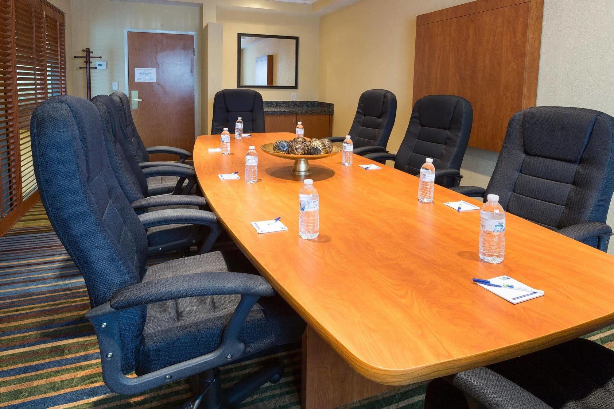 Express & South East - Medical Center Area By Ihg Hotel 2*