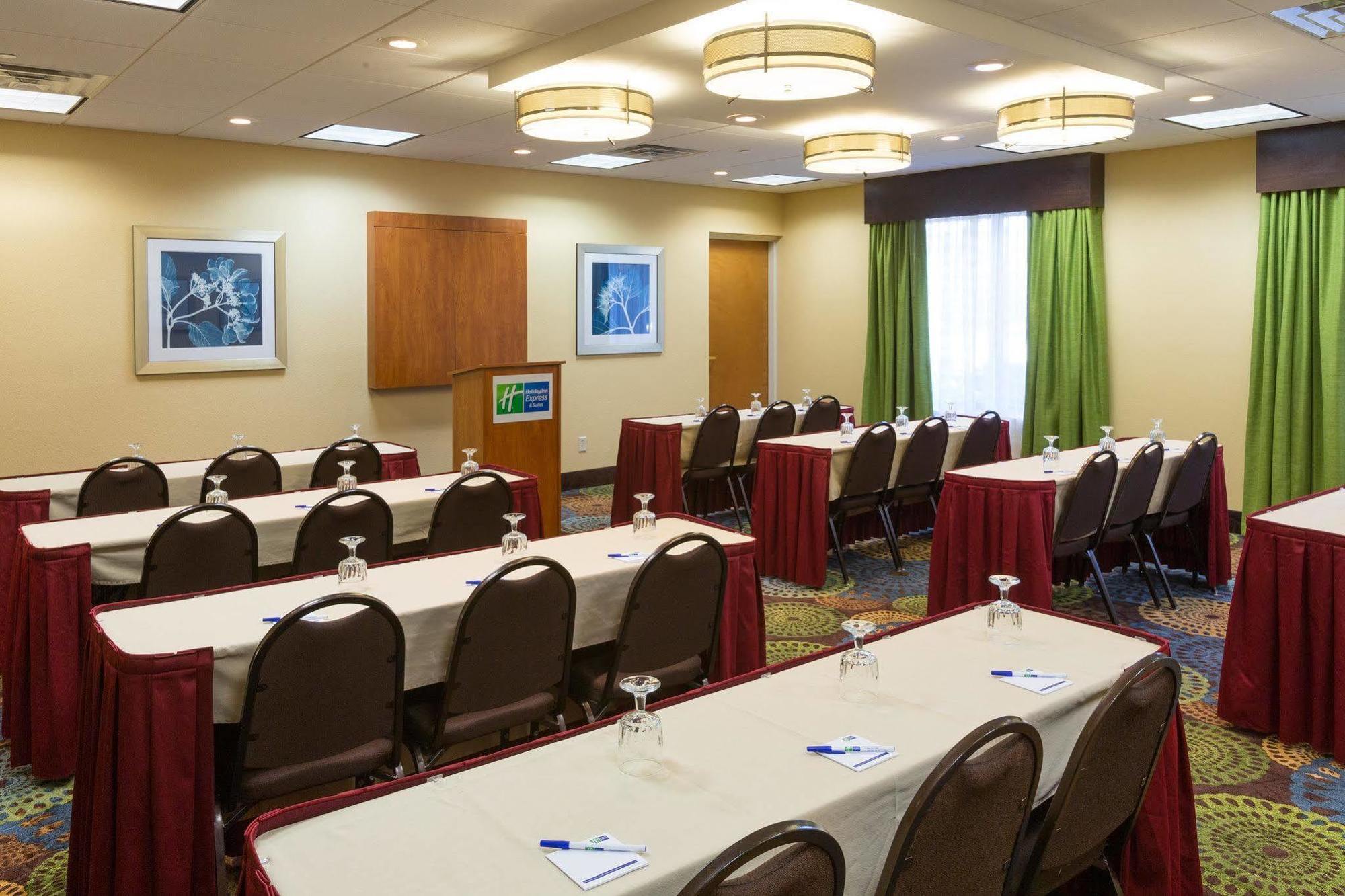 Holiday Express & South East - Medical Center Area By Ihg 2*