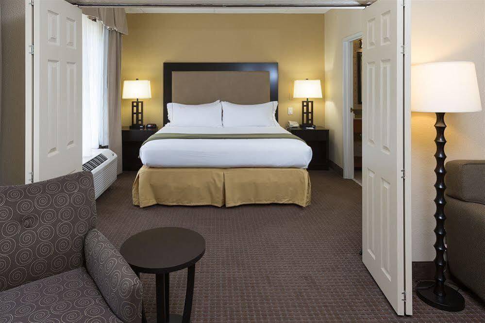 Express & South East - Medical Center Area By Ihg Hotel Jacksonville