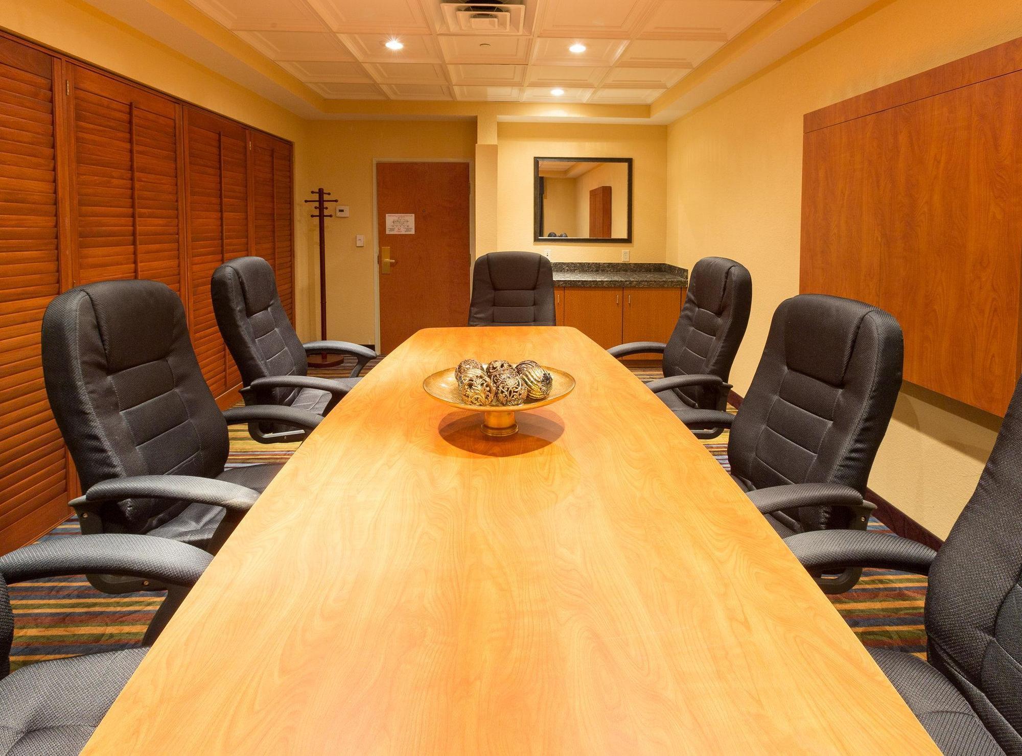 Hotel Express & South East - Medical Center Area By Ihg